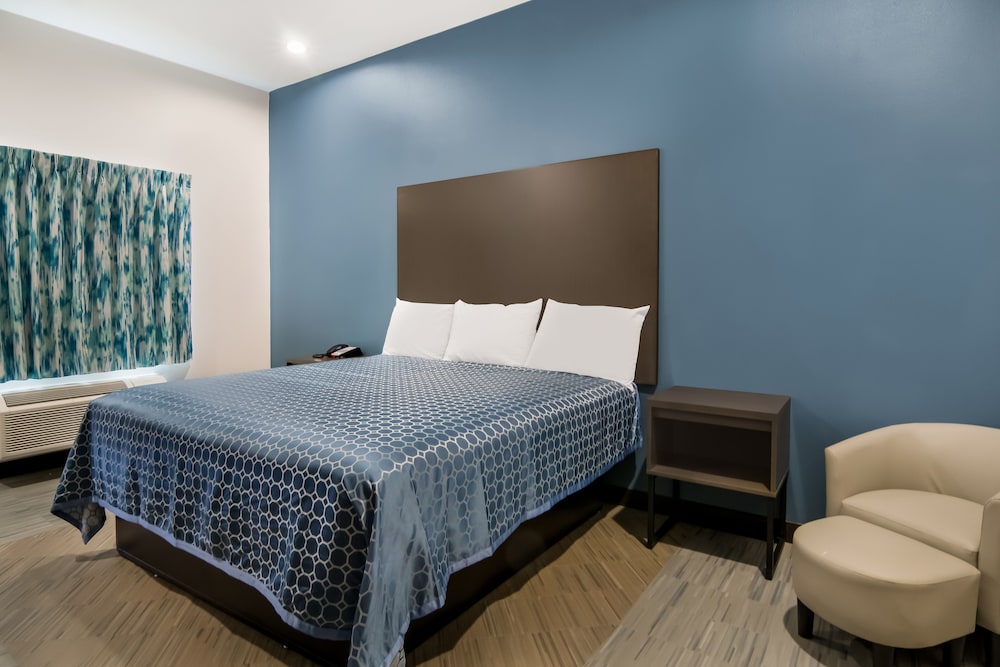 Room, 1 King Bed, Non Smoking photo 3