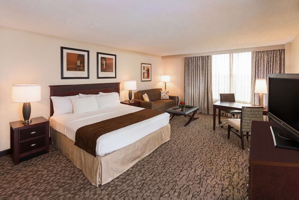 Room, 1 King Bed, River View, Corner