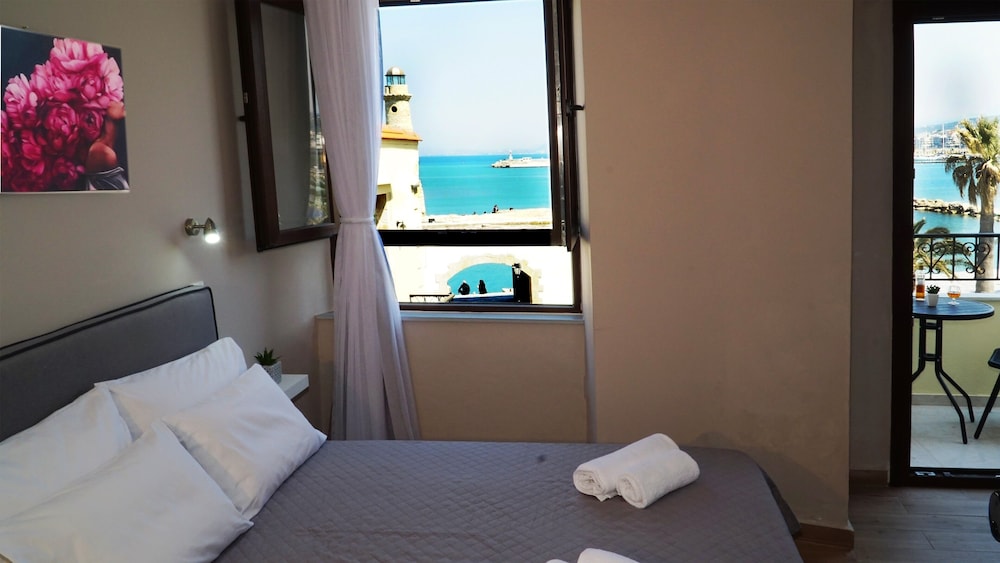 Classic Twin Room, Balcony, Sea View photo 2
