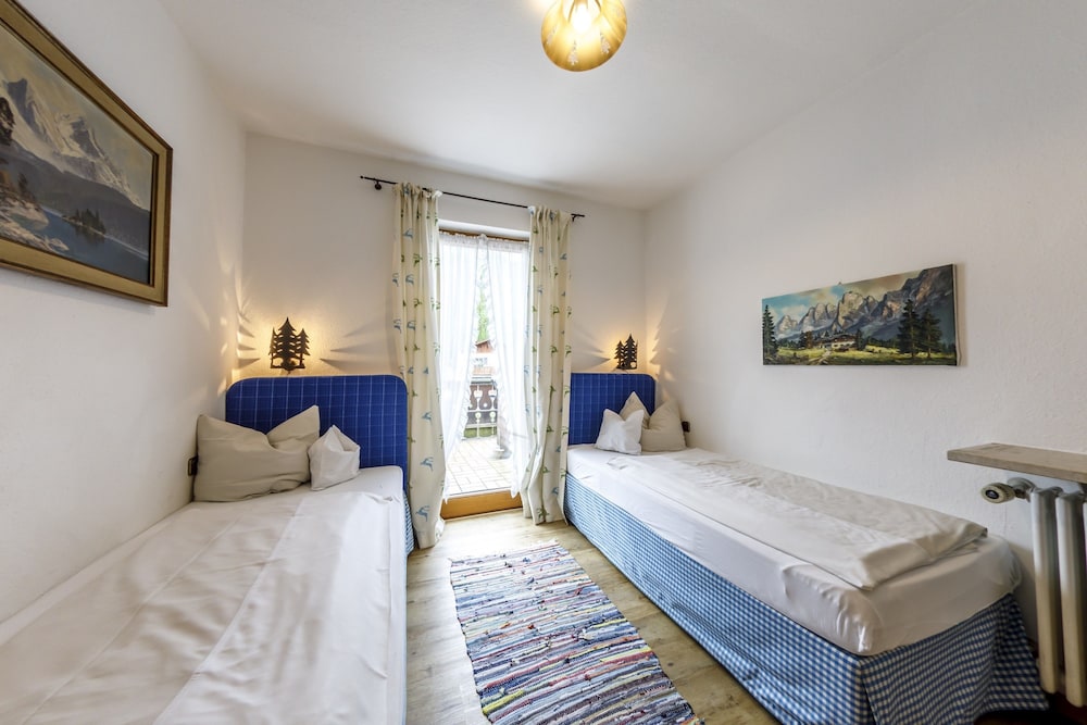 Twin Room, Non Smoking photo 1
