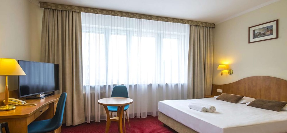 Luxury Room, 1 King Bed, Non Smoking - Photo 5