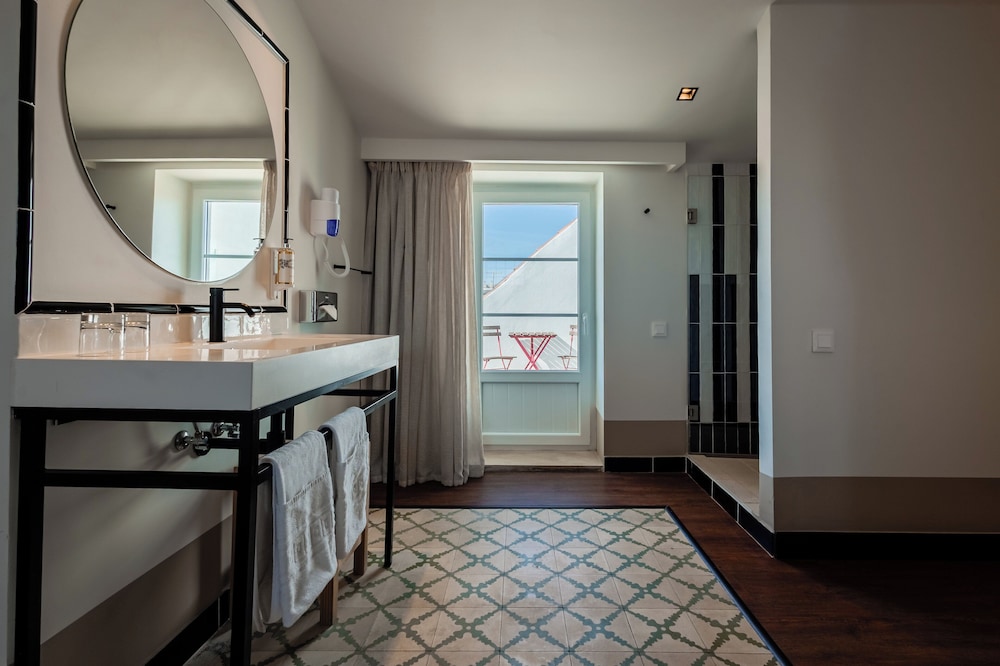 Superior Double or Twin Room (Church) - Photo 10