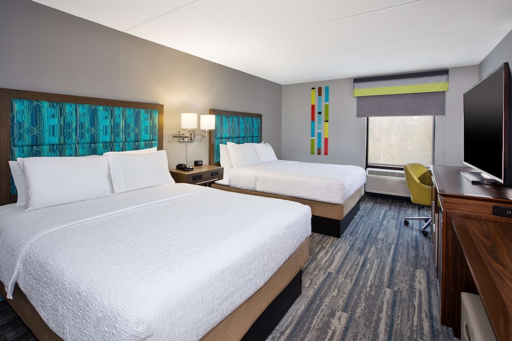 Room, 2 Queen Beds, Refrigerator - Photo 2