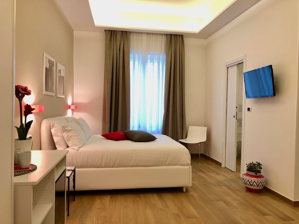 Standard Room, Multiple Beds, Private Bathroom, City View