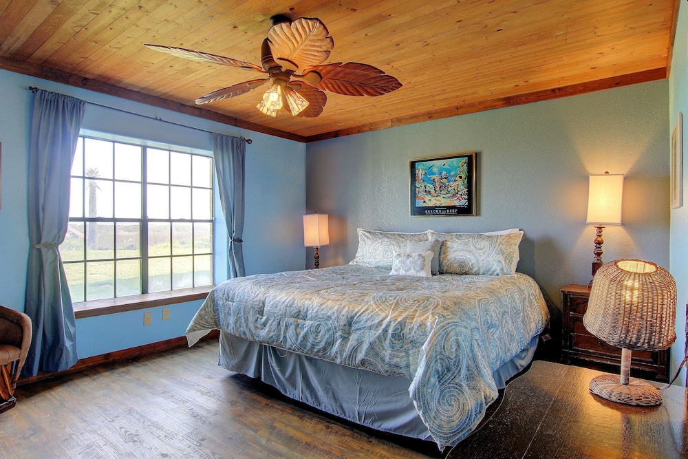 Condo, 3 Bedrooms