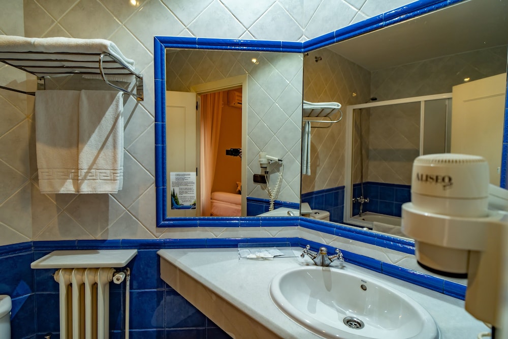 Triple Room - Photo 6