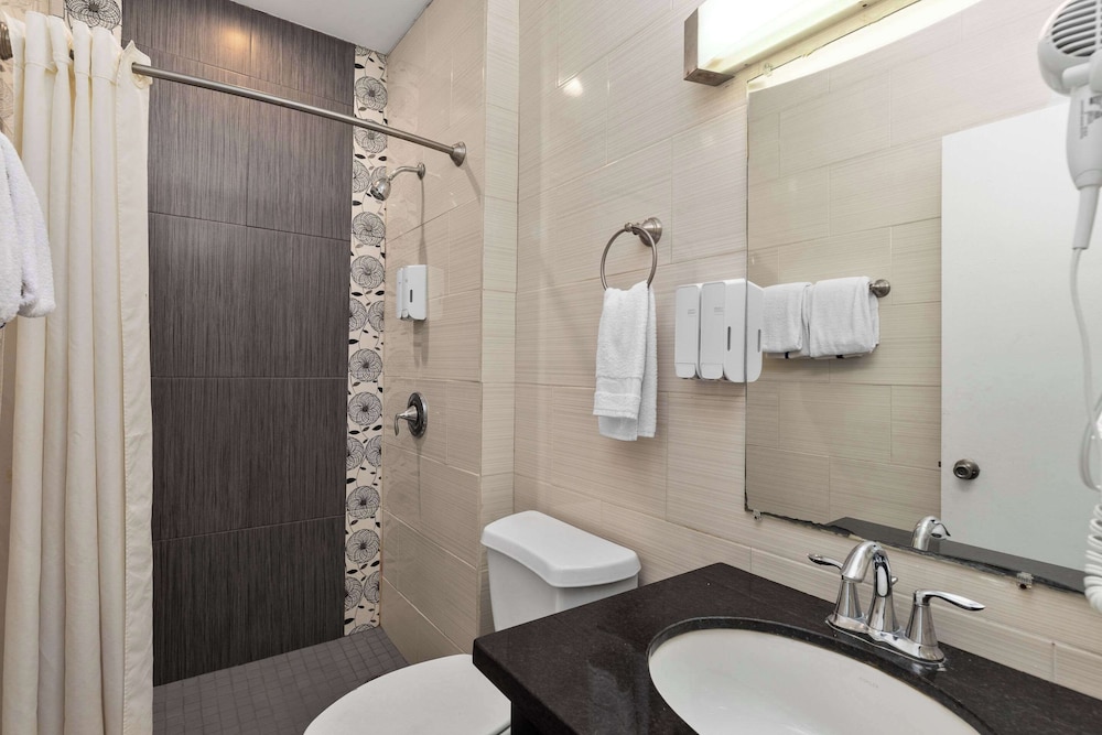 Suite, 2 Queen Beds, Non Smoking - Photo 9