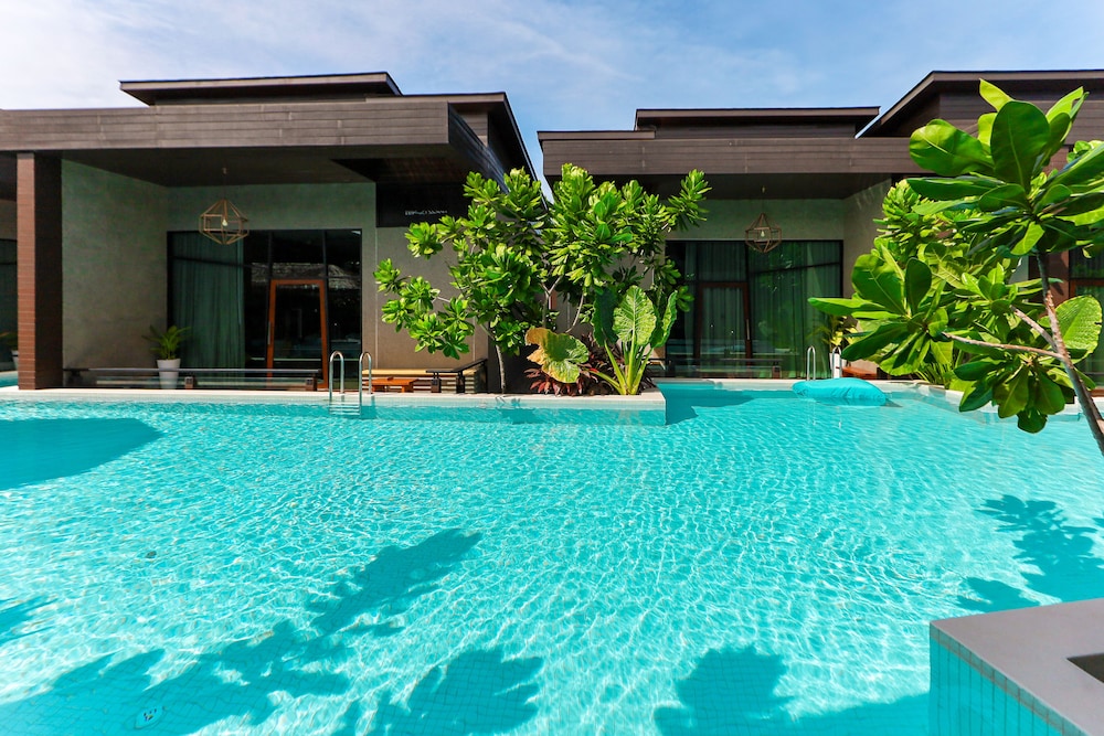 Deluxe Pool Villa with Pool Access - Photo 3