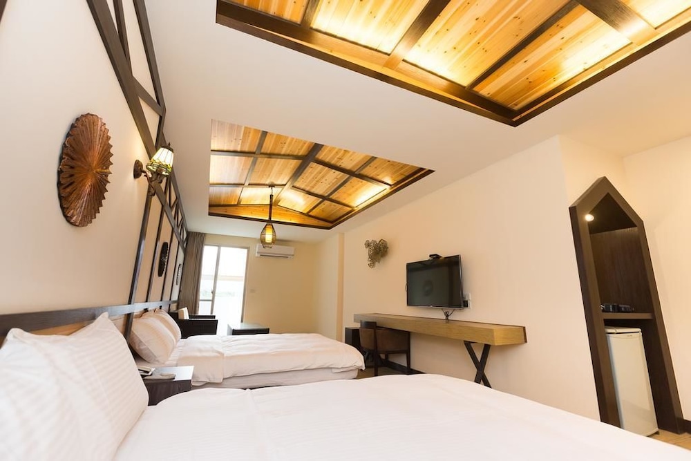 Deluxe Quadruple Room, 2 Double Beds, Non Smoking photo 2