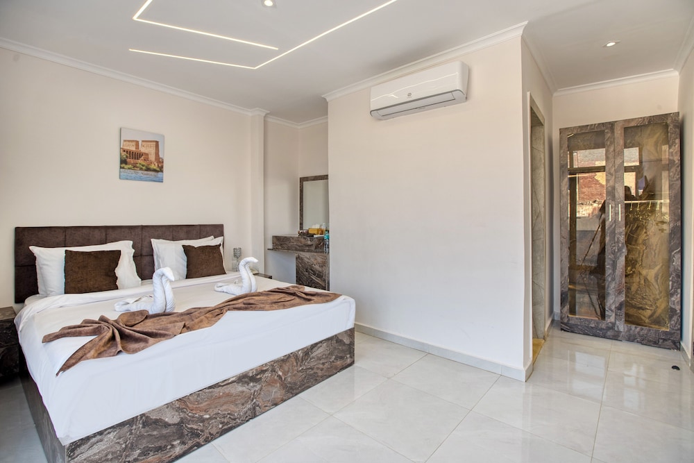 Deluxe Double Room, 1 Queen Bed, Mountain View photo 2