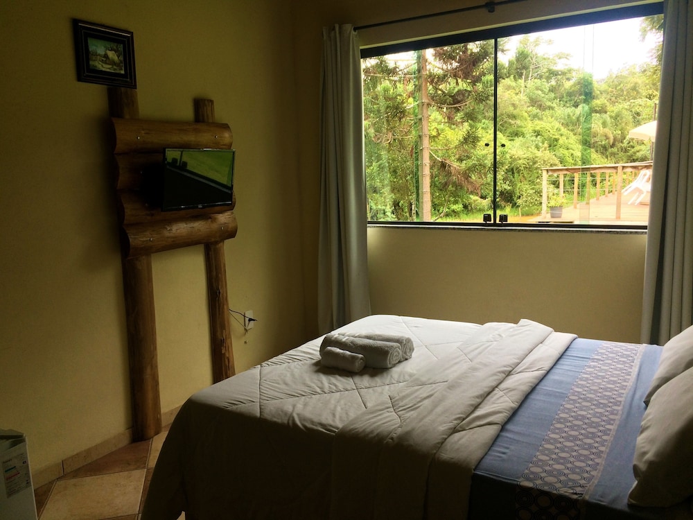 Standard Quadruple Room, Ensuite, Garden View photo 3