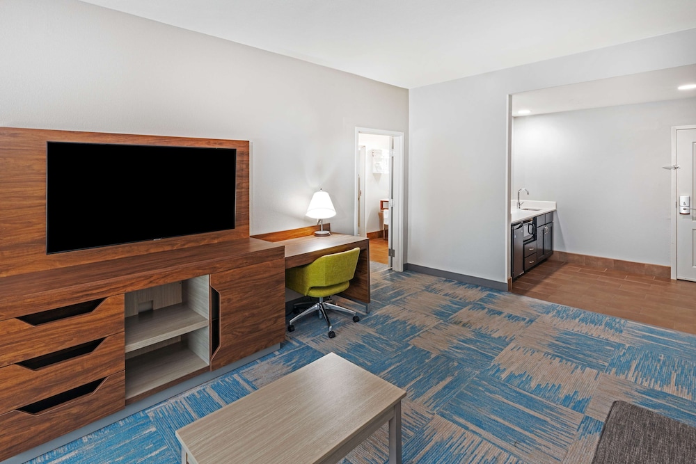 Suite, 2 Queen Beds, Non Smoking - Photo 2
