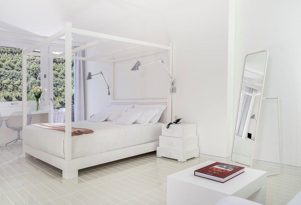 Room (Canopy)