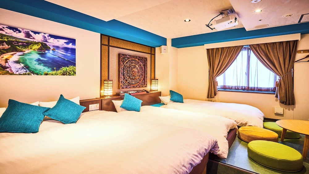 Casual 4, Triple Bed + Projector, with Free All-you-can-drink Alcohol (Non Smoking)