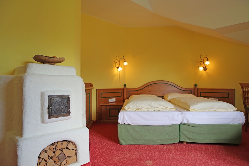 Traditional Suite photo 2