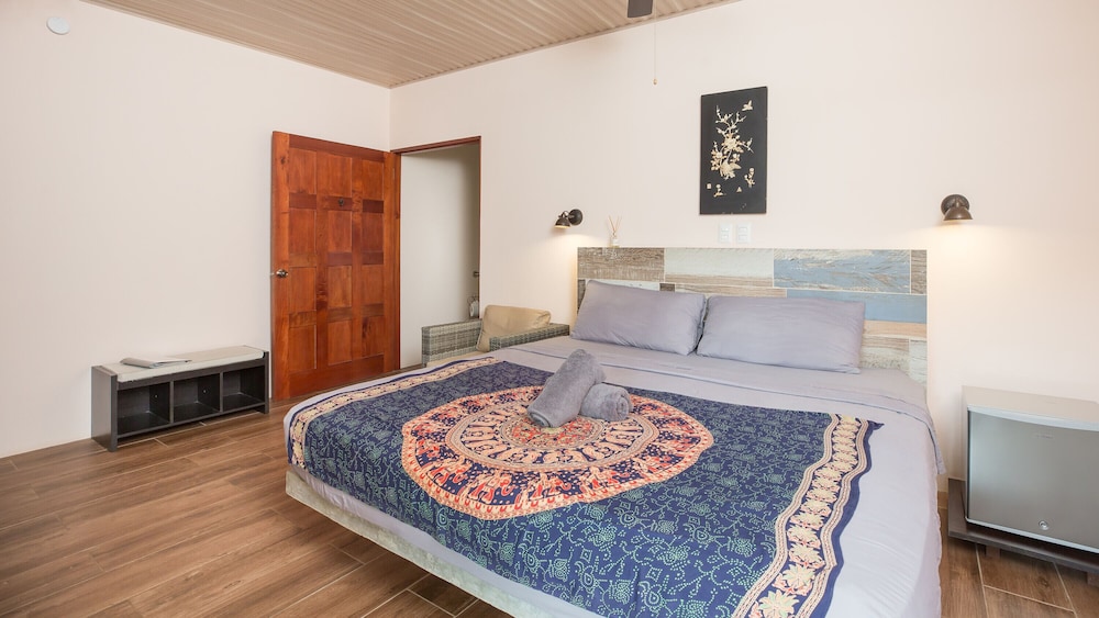 Deluxe Double Room, 1 King Bed, Patio