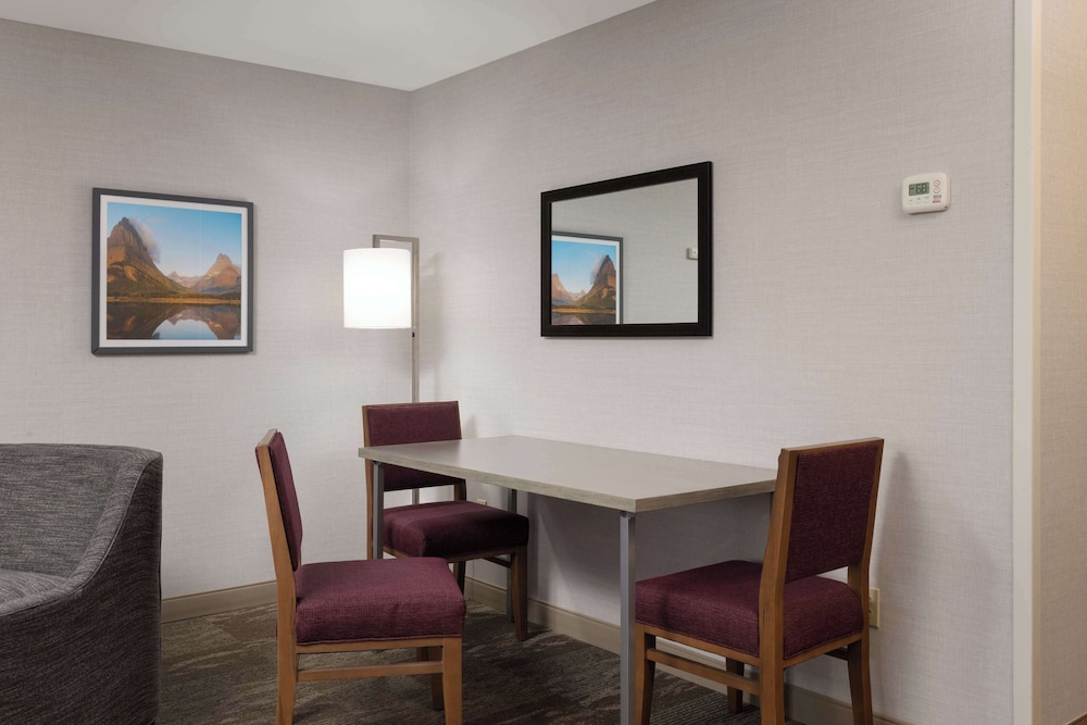 Suite, 2 Queen Beds, Non Smoking, Fireplace - Photo 3