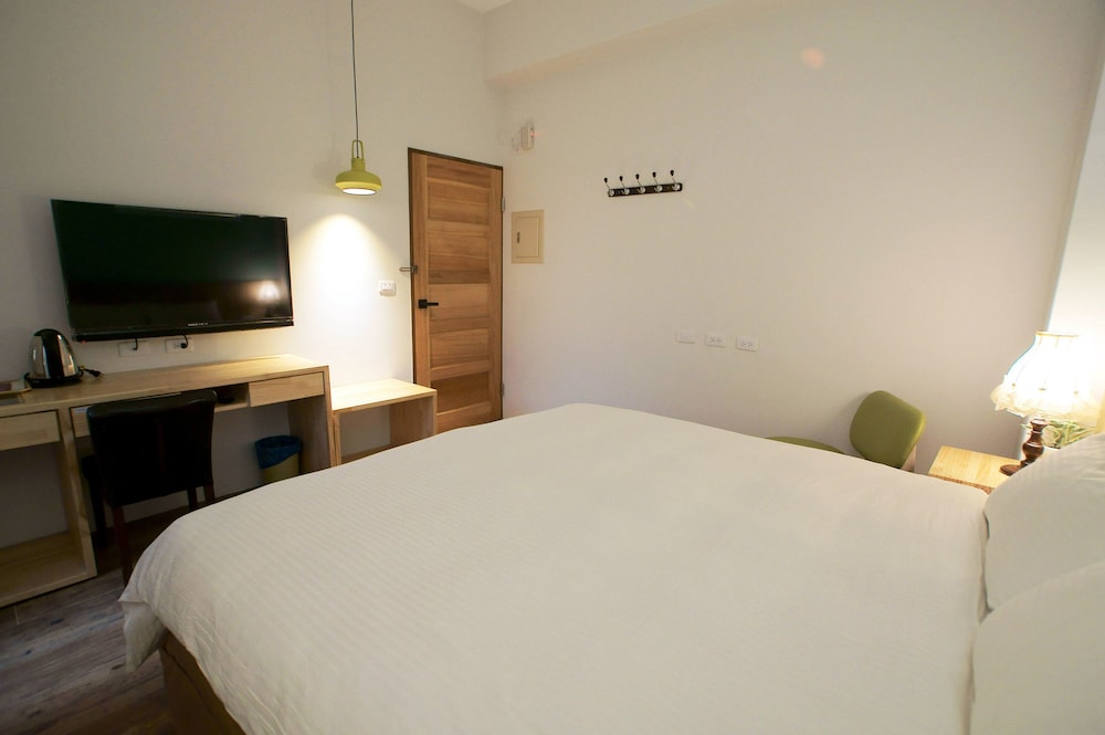 Business Double Room, 1 King Bed, Non Smoking photo 2