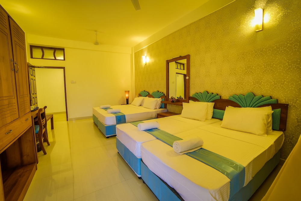 Superior Quadruple Room, 2 Double Beds, Non Smoking, City View photo 2