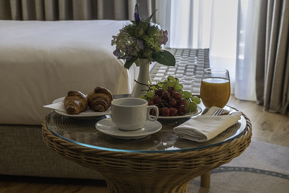 Deluxe Room, 2 Twin Beds, Balcony - Photo 2