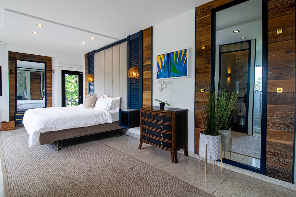 Grand Room, 1 King Bed, Terrace, Beach View