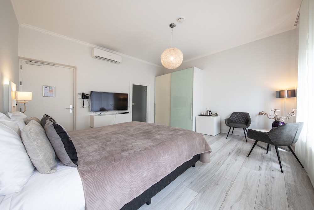Superior room with whirlpool photo 3