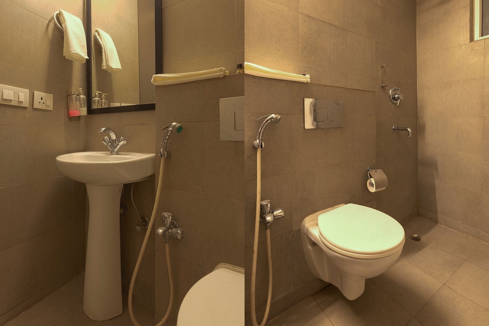 Super Deluxe Room with Free WiFi - Photo 2