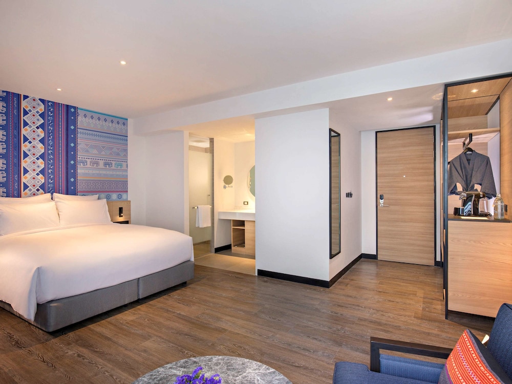 Executive Room, 1 King Bed - Photo 2