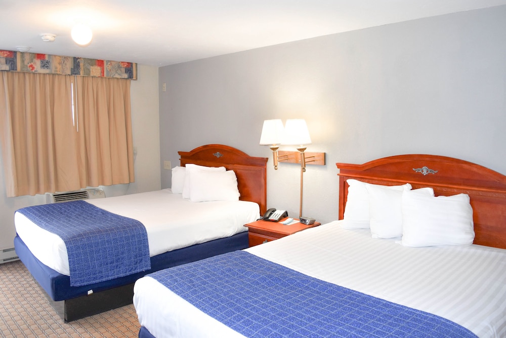 Room, 2 Queen Beds, Smoking - Photo 2