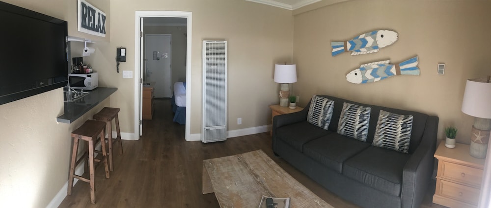 Room, 1 King Bed with Sofa bed, Kitchen photo 1