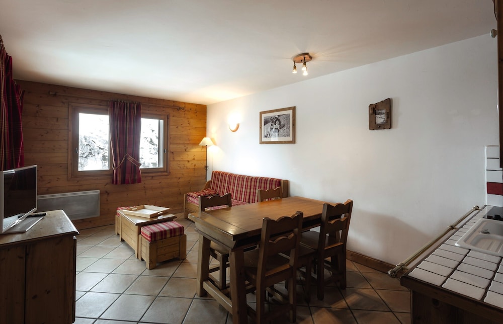 Standard Apartment, 2 Bedrooms, Balcony, Mountain View (Standard) photo 3