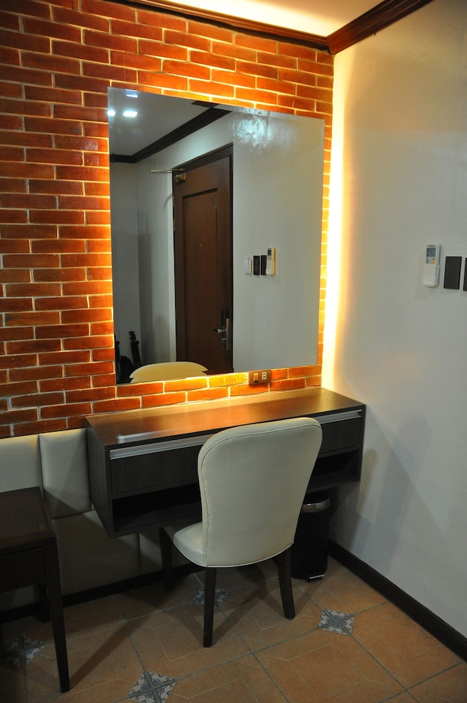 Plaza Suite photo 3
