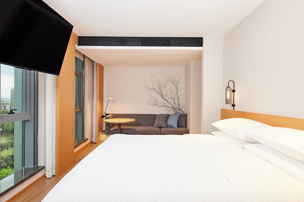 Executive Suite, 1 King Bed, City View photo 1