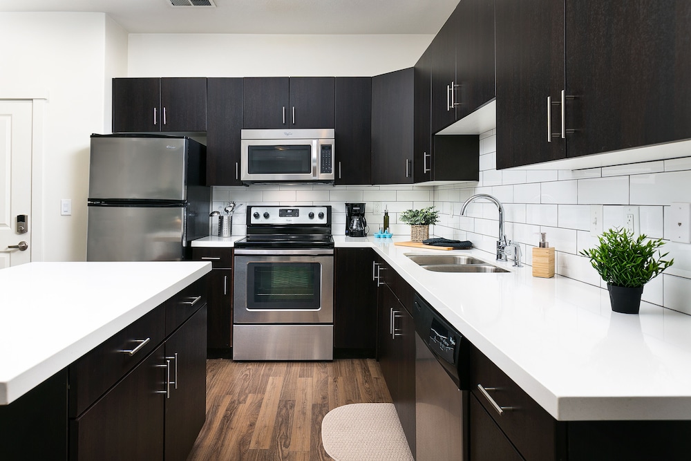 Signature Apartment, 1 Bedroom, Non Smoking, Kitchen photo 3