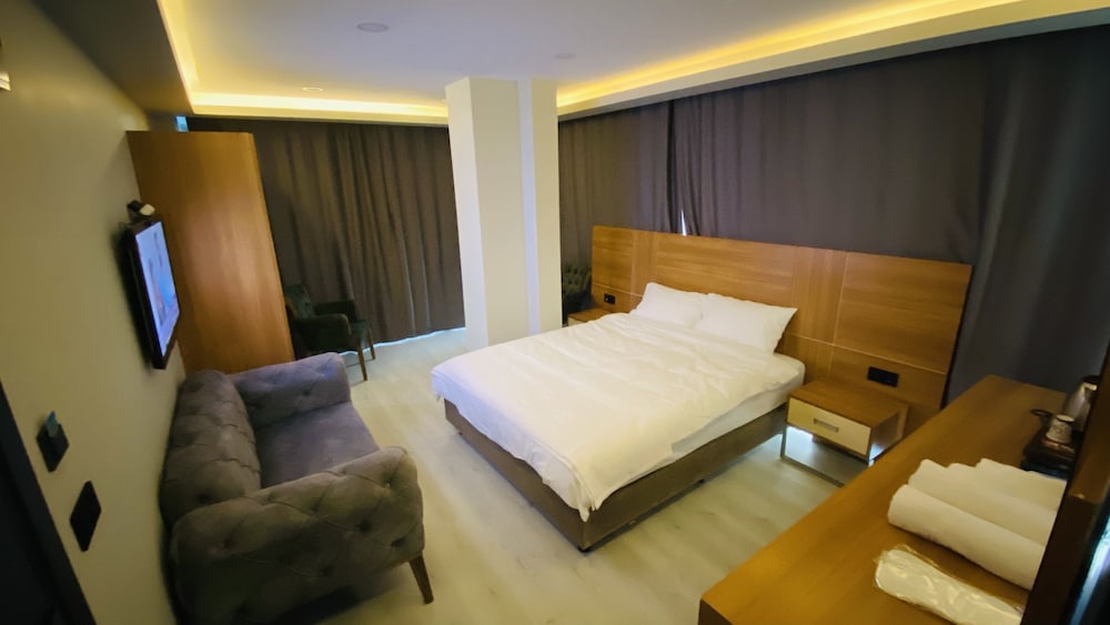 Deluxe Room, 1 Bedroom, Smoking, City View photo 3