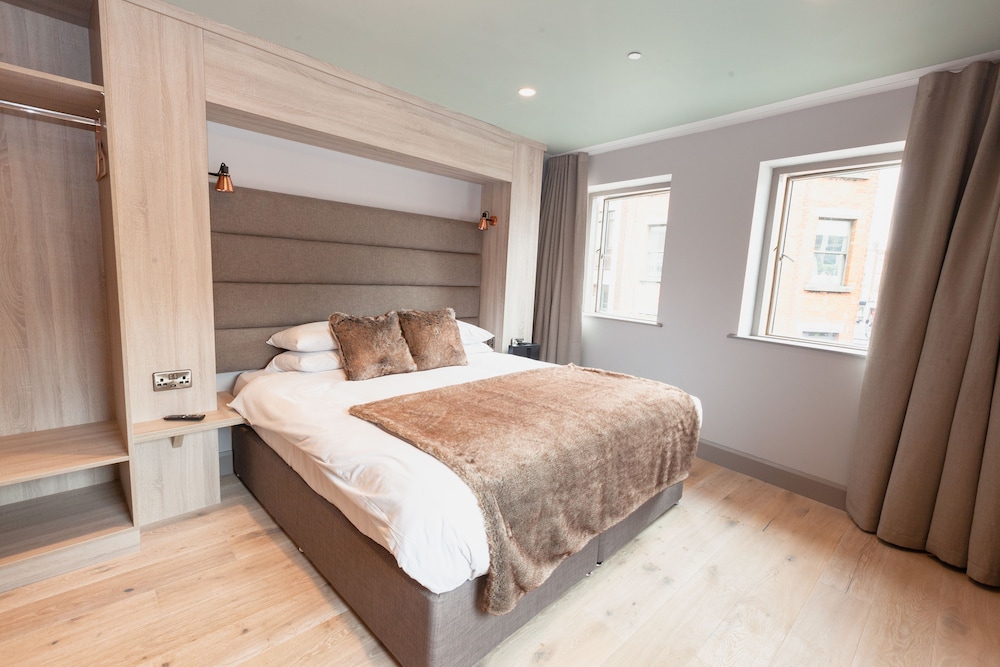 Suite (4) photo 1