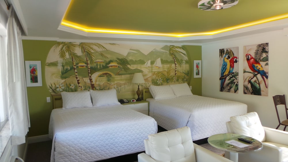 Deluxe Room, 2 Queen Beds, Kitchen photo 3