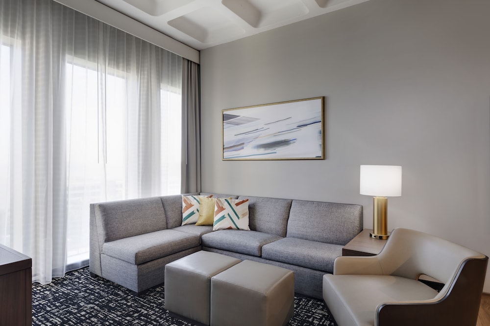 Suite, 1 Bedroom, Accessible (Roll-In Shower) thumbnail 6