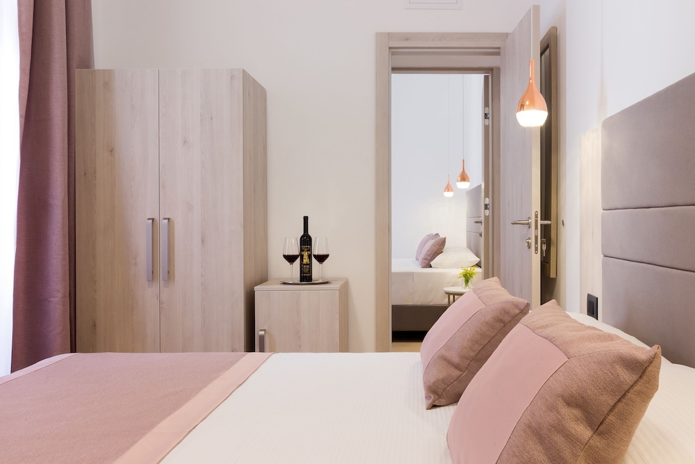 Double Room, 1 Queen Bed, Non Smoking photo 2