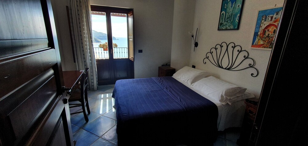 Superior Room, Sea View photo 3