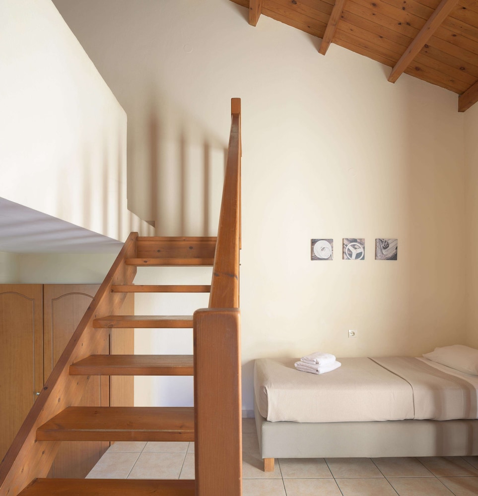 Duplex, Garden View - Photo 2