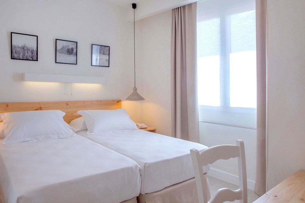 Double Room - Photo 2
