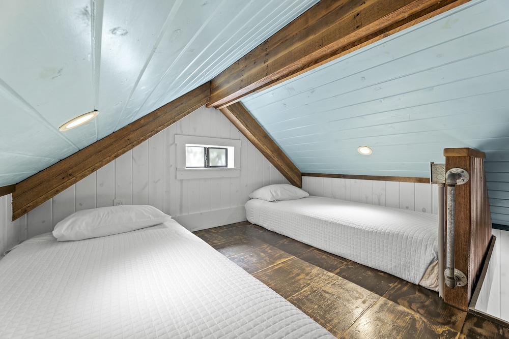 Deluxe Cabin, Multiple Beds photo 3
