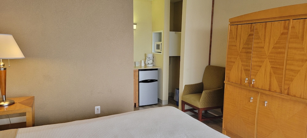 Sreet View Non-Efficiency Motel Room photo 2