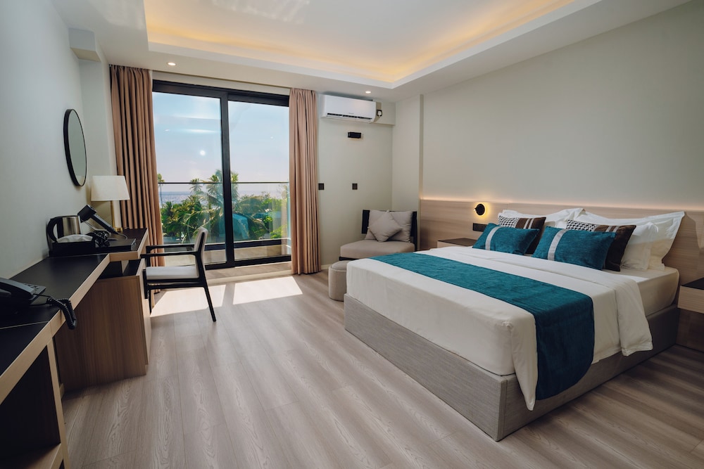 Family Room, 4 Bedrooms, Balcony, Ocean View