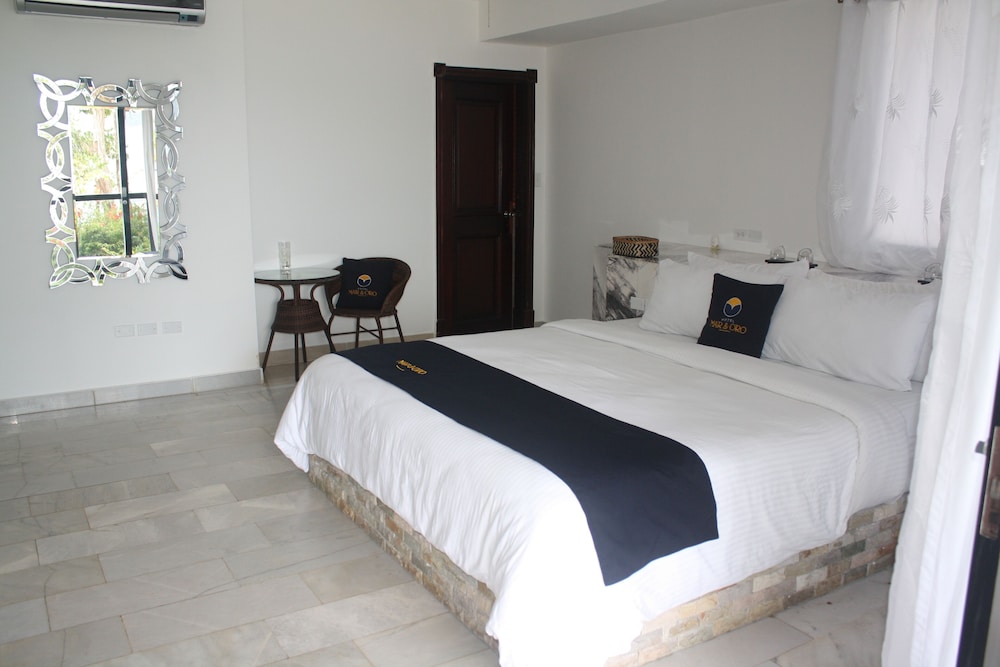 Cacique Room 1 King, Ocean View photo 2