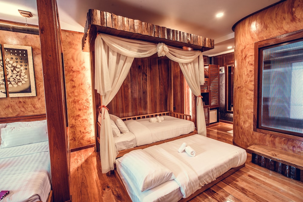 Grand Quadruple Room photo 3