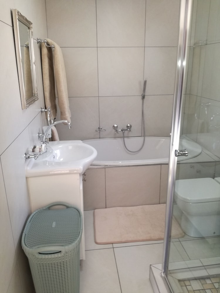 Studio Apartment, 1 Bedroom photo 3
