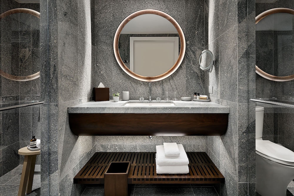 Junior Suite, 1 King Bed, City View