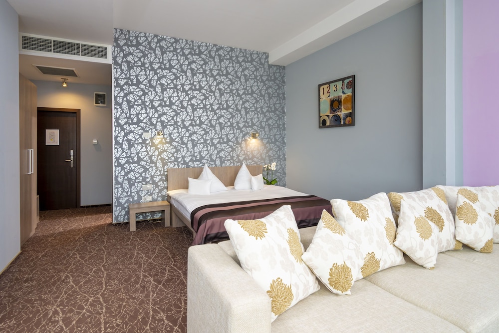 Suite - Photo 7